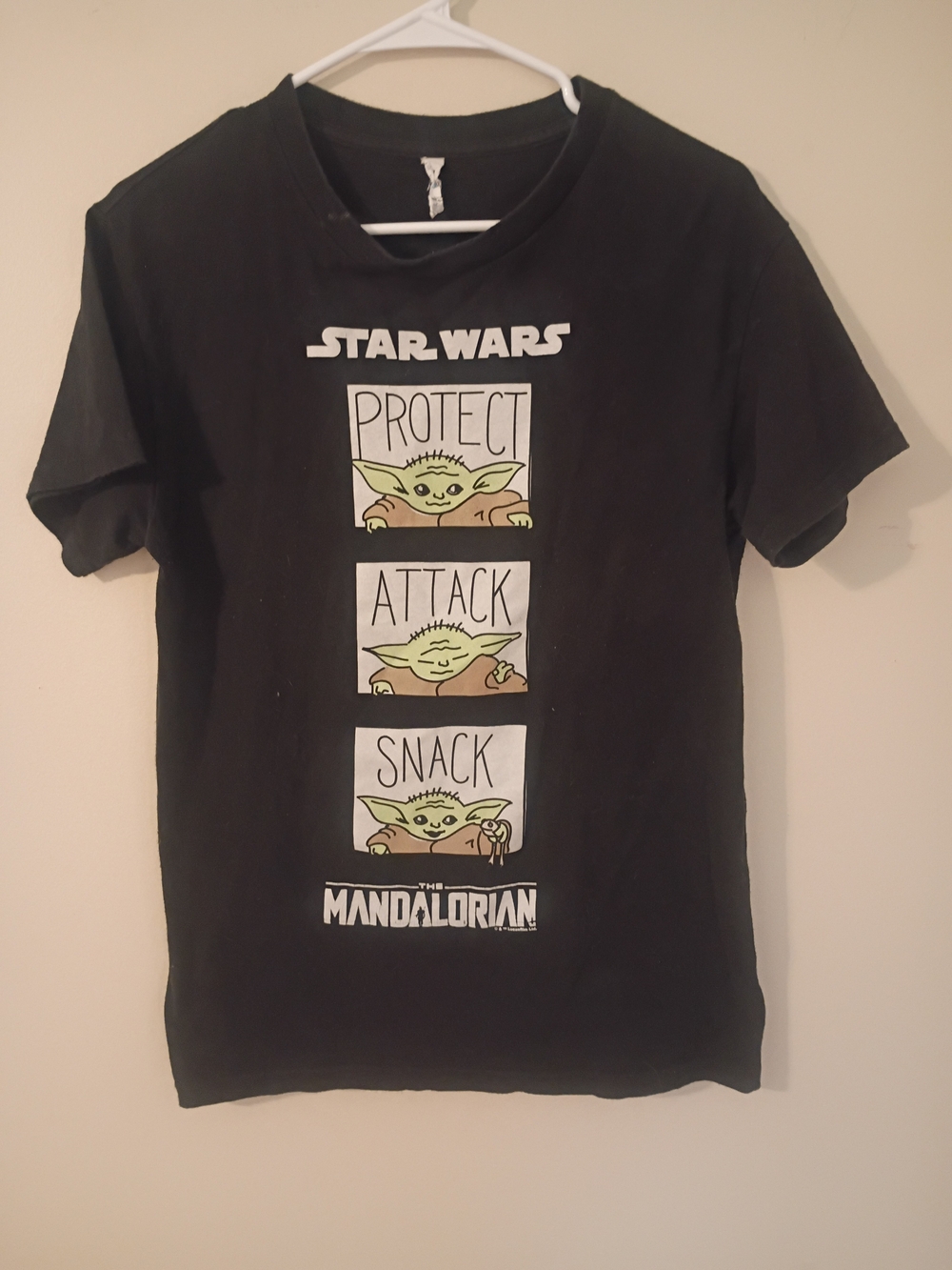 Freestyle Black Star Wars The Mandalorian Baby Yoda 'Protect Attack Snack' Tee